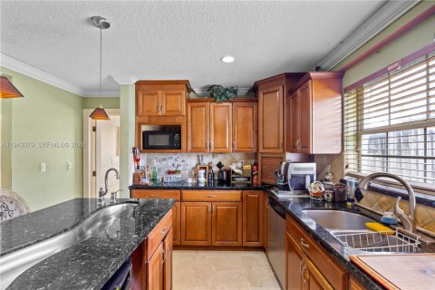 Villa ou maison à vendre à Miami, Floride: 3 chambres, 165.92 m2 № 2055088 - photo 13