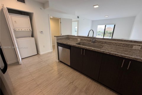Condominio en alquiler en Miami, Florida, 1 dormitorio, 74.32 m2 № 1997998 - foto 4