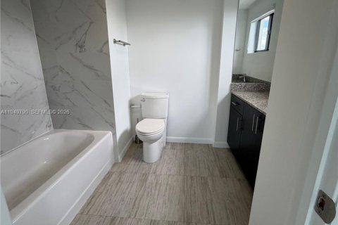 Condominio en alquiler en Miami, Florida, 1 dormitorio, 74.32 m2 № 1997998 - foto 12