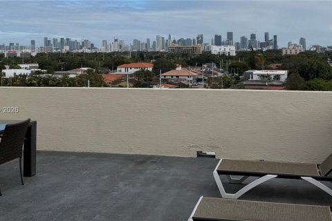 Condominio en alquiler en Miami, Florida, 1 dormitorio, 74.32 m2 № 1997998 - foto 16