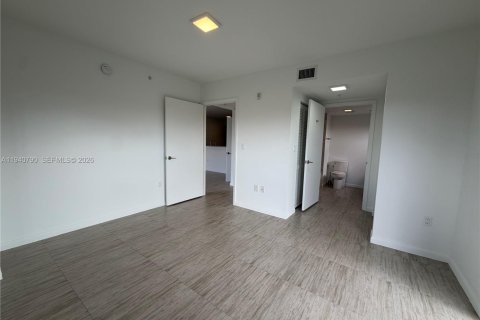 Condominio en alquiler en Miami, Florida, 1 dormitorio, 74.32 m2 № 1997998 - foto 9