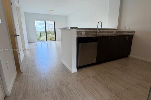 Condominio en alquiler en Miami, Florida, 1 dormitorio, 74.32 m2 № 1997998 - foto 2