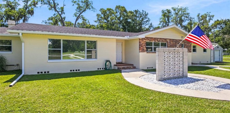 House in Williston, Florida 4 bedrooms, 228.54 sq.m. № 2222451