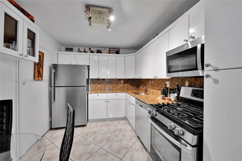 Купить кондоминиум в Халландейл-Бич, Флорида 2 спальни, 115.94м2, № 1996048 - фото 13