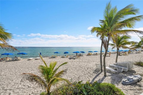 Купить кондоминиум в Халландейл-Бич, Флорида 2 спальни, 115.94м2, № 1996048 - фото 7