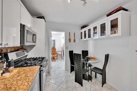 Купить кондоминиум в Халландейл-Бич, Флорида 2 спальни, 115.94м2, № 1996048 - фото 12