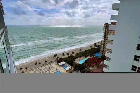 Condo in Hallandale Beach, Florida, 2 bedrooms  № 1996048