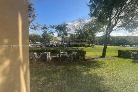 Copropriété à vendre à Pembroke Pines, Floride: 2 chambres, 102.19 m2 № 1940603 - photo 24