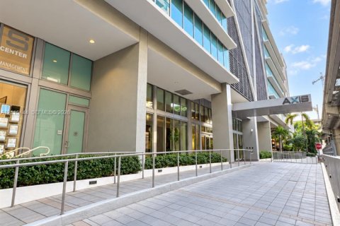 Propiedad comercial en venta en Miami, Florida № 2439824 - foto 4