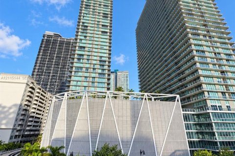 Propiedad comercial en venta en Miami, Florida № 2439824 - foto 1