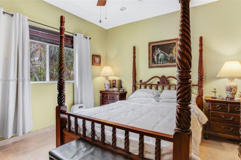 House in Miami, Florida 3 bedrooms, 209.4 sq.m. № 1776340 - photo 13