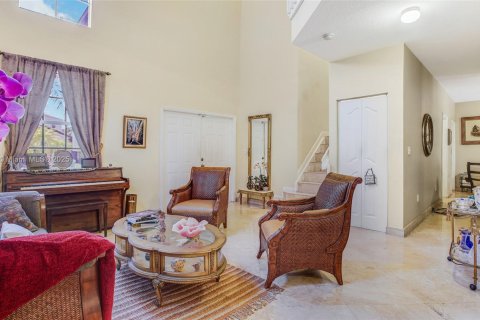 House in Miami, Florida 3 bedrooms, 209.4 sq.m. № 1776340 - photo 2