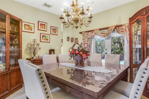 House in Miami, Florida 3 bedrooms, 209.4 sq.m. № 1776340 - photo 9