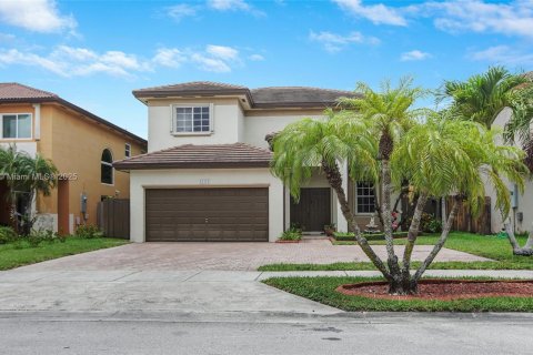 House in Miami, Florida 3 bedrooms, 209.4 sq.m. № 1776340 - photo 1