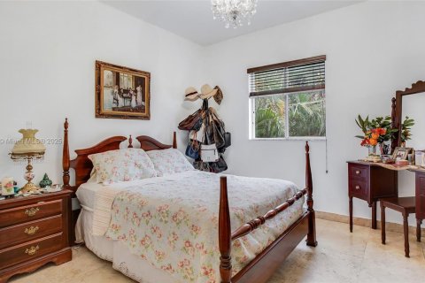 House in Miami, Florida 3 bedrooms, 209.4 sq.m. № 1776340 - photo 15