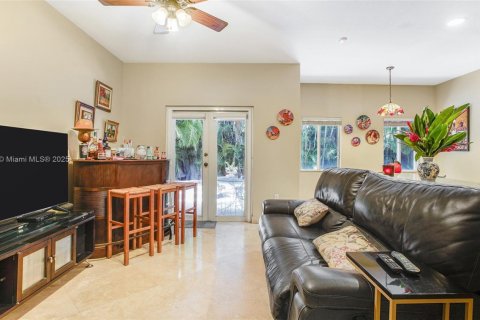 House in Miami, Florida 3 bedrooms, 209.4 sq.m. № 1776340 - photo 11