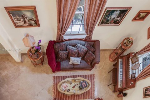 House in Miami, Florida 3 bedrooms, 209.4 sq.m. № 1776340 - photo 8