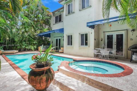 House in Miami, Florida 3 bedrooms, 209.4 sq.m. № 1776340 - photo 19