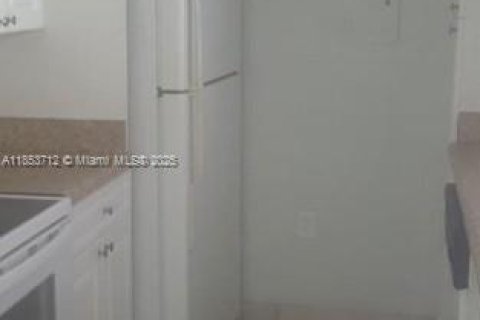 Copropriété à louer à Miami, Floride: 2 chambres, 97.83 m2 № 1871592 - photo 4
