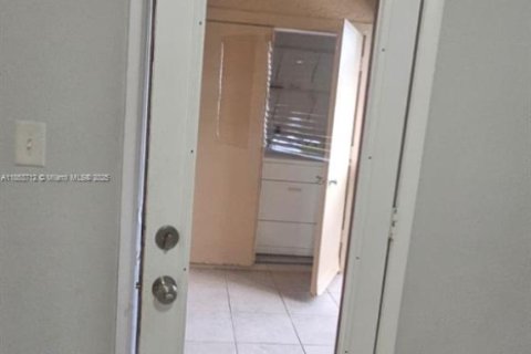 Copropriété à louer à Miami, Floride: 2 chambres, 97.83 m2 № 1871592 - photo 18