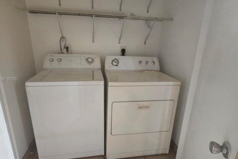 Copropriété à louer à Miami, Floride: 2 chambres, 97.83 m2 № 1871592 - photo 13
