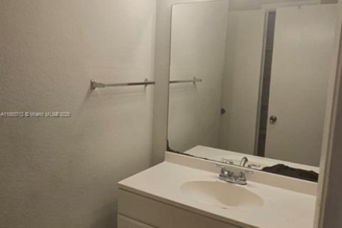 Copropriété à louer à Miami, Floride: 2 chambres, 97.83 m2 № 1871592 - photo 11