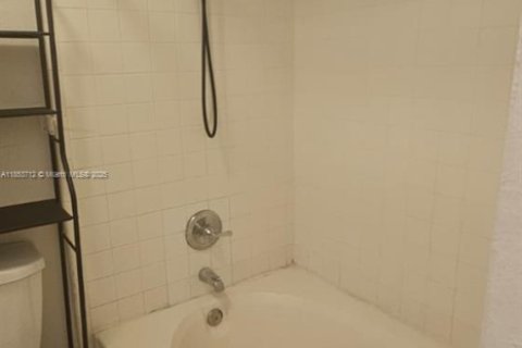 Copropriété à louer à Miami, Floride: 2 chambres, 97.83 m2 № 1871592 - photo 20