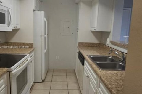 Copropriété à louer à Miami, Floride: 2 chambres, 97.83 m2 № 1871592 - photo 5