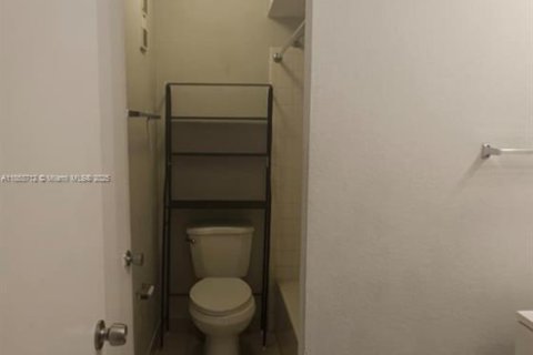 Copropriété à louer à Miami, Floride: 2 chambres, 97.83 m2 № 1871592 - photo 8