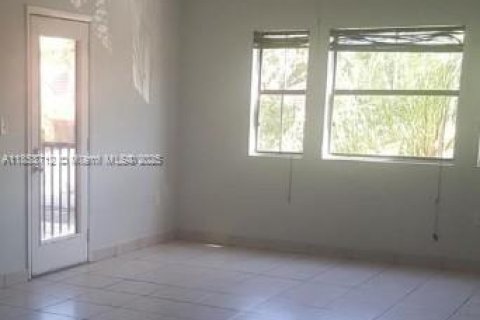 Copropriété à louer à Miami, Floride: 2 chambres, 97.83 m2 № 1871592 - photo 3