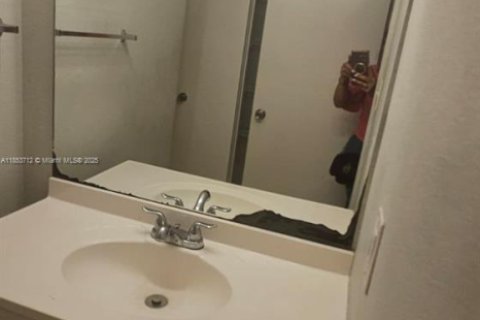 Copropriété à louer à Miami, Floride: 2 chambres, 97.83 m2 № 1871592 - photo 9