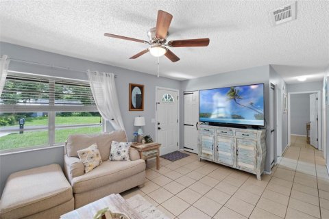 Casa en venta en Orange City, Florida, 3 dormitorios, 92.9 m2 № 1833346 - foto 9