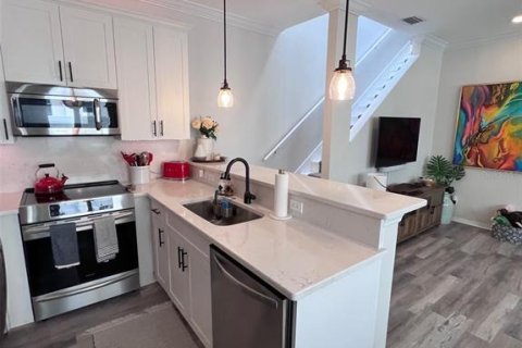 Touwnhouse à louer à Tampa, Floride: 3 chambres, 143.63 m2 № 2424141 - photo 15