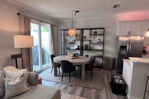 Touwnhouse à louer à Tampa, Floride: 3 chambres, 143.63 m2 № 2424141 - photo 10