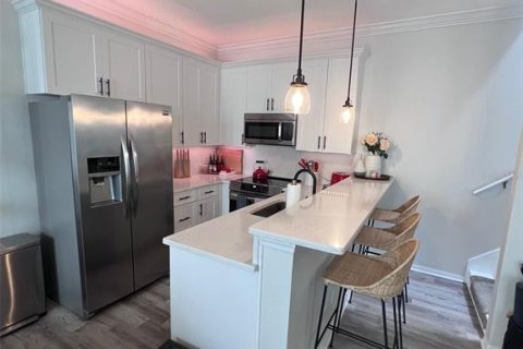 Touwnhouse à louer à Tampa, Floride: 3 chambres, 143.63 m2 № 2424141 - photo 14
