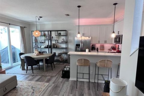 Touwnhouse à louer à Tampa, Floride: 3 chambres, 143.63 m2 № 2424141 - photo 8