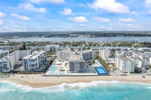 Condo in South Palm Beach, Florida, 2 bedrooms  № 991869 - photo 1