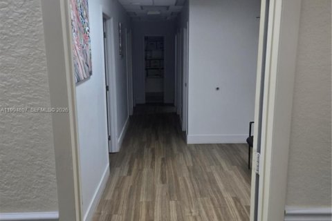 Propiedad comercial en venta en North Miami Beach, Florida № 2154475 - foto 5