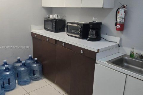 Propiedad comercial en venta en North Miami Beach, Florida № 2154475 - foto 4