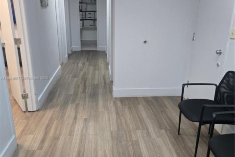 Propiedad comercial en venta en North Miami Beach, Florida № 2154475 - foto 3