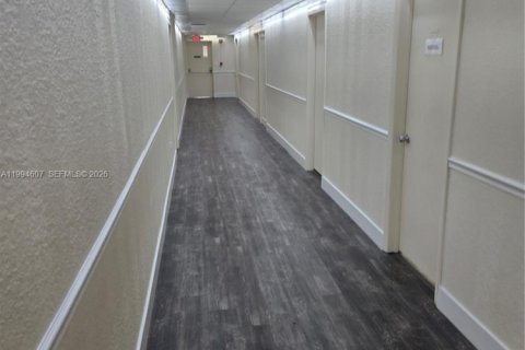 Propiedad comercial en venta en North Miami Beach, Florida № 2154475 - foto 6