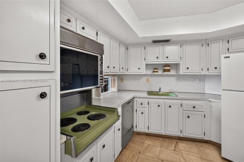 Condominio en venta en North Miami, Florida, 1 dormitorio, 77.2 m2 № 2353621 - foto 20