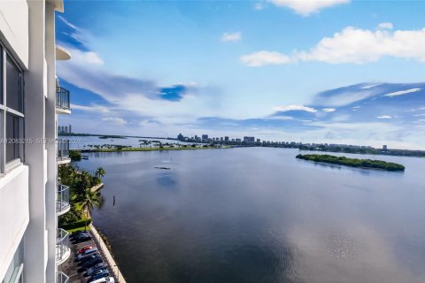 Condominio en venta en North Miami, Florida, 1 dormitorio, 77.2 m2 № 2353621 - foto 2
