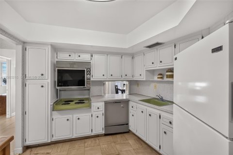 Condominio en venta en North Miami, Florida, 1 dormitorio, 77.2 m2 № 2353621 - foto 21