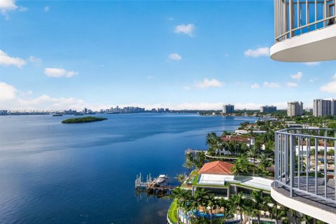 Condominio en venta en North Miami, Florida, 1 dormitorio, 77.2 m2 № 2353621 - foto 7