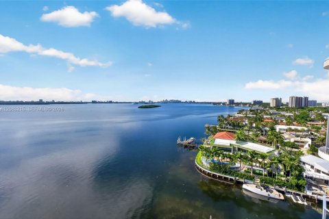 Condominio en venta en North Miami, Florida, 1 dormitorio, 77.2 m2 № 2353621 - foto 8