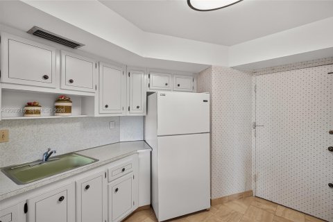 Condominio en venta en North Miami, Florida, 1 dormitorio, 77.2 m2 № 2353621 - foto 22