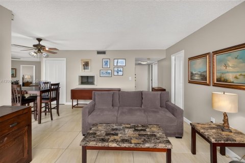 Condominio en venta en North Miami, Florida, 1 dormitorio, 77.2 m2 № 2353621 - foto 30