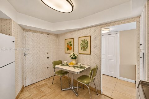 Condominio en venta en North Miami, Florida, 1 dormitorio, 77.2 m2 № 2353621 - foto 23