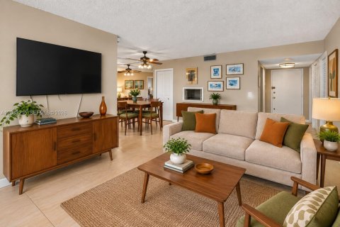 Condominio en venta en North Miami, Florida, 1 dormitorio, 77.2 m2 № 2353621 - foto 29